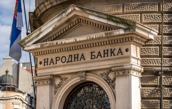 Srednji kurs dinara za evro u ponedeljak 117,4980 dinara