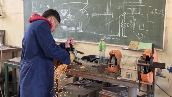 ЂАЦИ ОДАБРАЛИ ГРАД ИМ КУПИО: Средњошколци и пројекат партиципативног буџетирања у Сомбору ЂАЦИ ОДАБРАЛИ ГРАД ИМ КУПИО: Средњошколци и пројекат партиципативног буџетирања у Сомбору