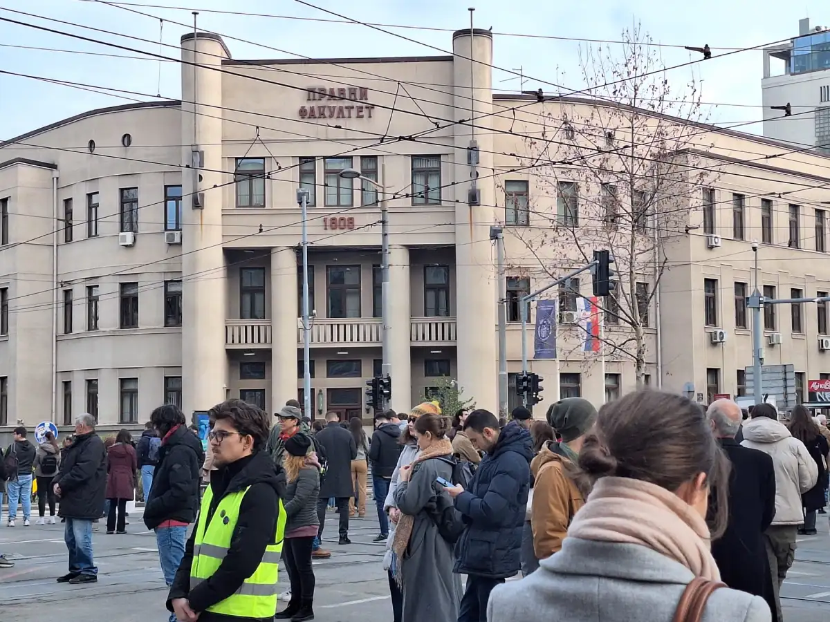 studenti-danas-poslednji-put-organizuju-16-minuta-tisine-ispred-pravnog-fakulteta-u-beogradu studenti-danas-poslednji-put-organizuju-16-minuta-tisine-ispred-pravnog-fakulteta-u-beogradu