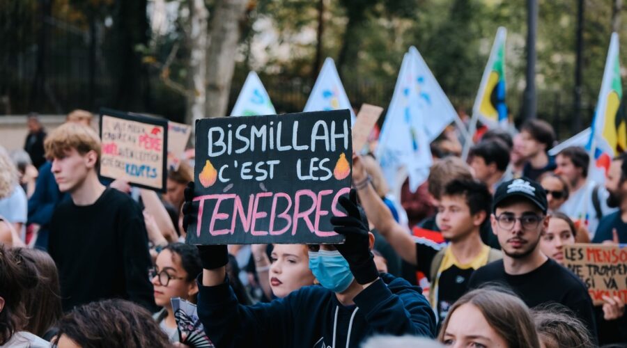 Studenti nastavljaju proteste u Francuskoj! Vlada ponudila nove mere, ali ključni zahtevi nisu ispunjeni