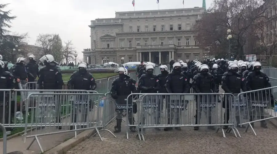 Studenti u blokadi: Policija pretresa objekte radi hapšenja studenata