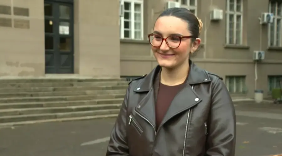 Studentkinja pred skup na Slaviji: Ništa ne može da nas zaustavi, kolone kreću sa šest lokacija (FOTO)