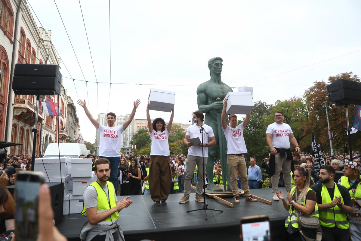 studentska-lista-danas-predaje-prigovor-rik-u-na-biracka-mesta-u-dijaspori-i-organizuje-skup studentska-lista-danas-predaje-prigovor-rik-u-na-biracka-mesta-u-dijaspori-i-organizuje-skup