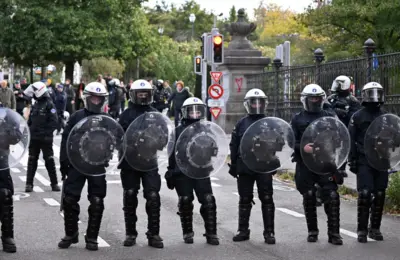 Sukobi na protestu u Briselu zbog uslova u obrazovanju: Policija upotrebila suzavac i biber-sprej, devet osoba privedeno