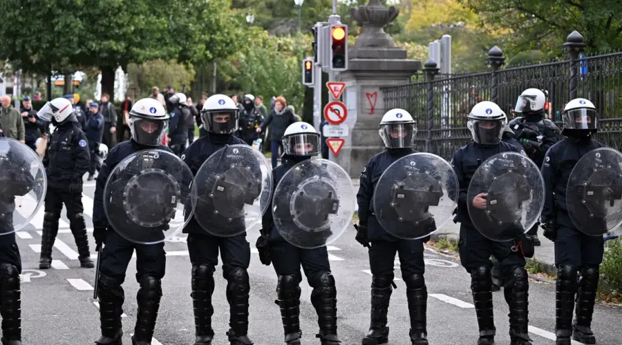 Sukobi na protestu u Briselu zbog uslova u obrazovanju: Policija upotrebila suzavac i biber-sprej, devet osoba privedeno
