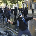 Sukobi u Tirani: Molotovljevi kokteli na kancelariju Rame i policiju, vodenio topovi, suzavac...