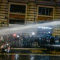 Sukobi u centru Rima, policija upotrebila vodene topove i suzavac!