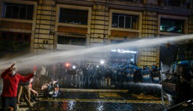 Sukobi u centru Rima, policija upotrebila vodene topove i suzavac!