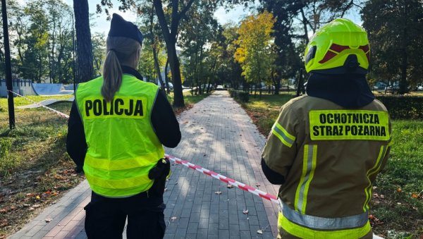 ПОЉСКА МОБИЛИСАЛА 20.000 ПОЛИЦАЈАЦА ЗА ЗАШТИТУ ЂАКА НАКОН НАПАДА Туск: Сведоци смо једног мрачног тренда насиља ПОЉСКА МОБИЛИСАЛА 20.000 ПОЛИЦАЈАЦА ЗА ЗАШТИТУ ЂАКА НАКОН НАПАДА Туск: Сведоци смо једног мрачног тренда насиља