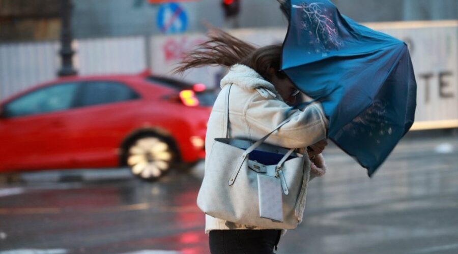 TEMPERATURA PADA ZA 10 STEPENI: Ovog datuma stižu pljuskovi – duvaće i jak vetar