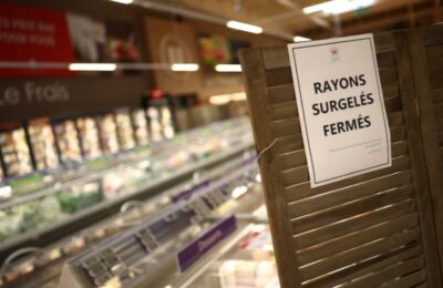 TEMPERATURA U FRIŽIDERIMA SKOČILA NA 50 STEPENI: Veliki sajbernapad napravio haos u supermarketima širom Francuske!