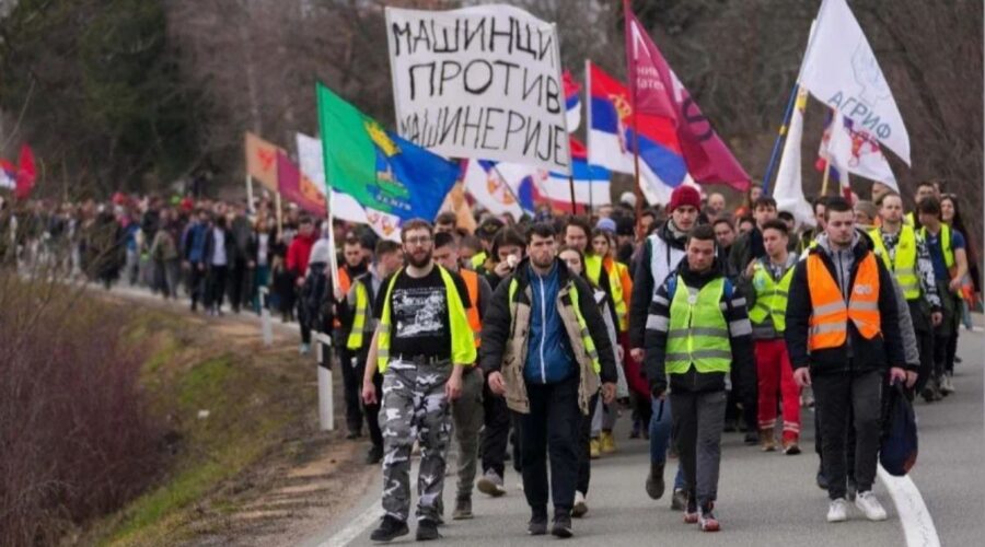 TRI KOLONE, MILIONI KORAKA I JEDAN CILJ: Studenti pešače ka Beogradu uoči velikog skupa 22. oktobra!
