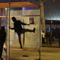 Talas nasilja na ulicama Barselone: Demonstranti pljačkali prodavnice i palili vozila, preko 100 uhapšenih (foto/video)
