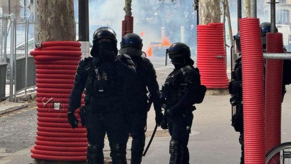 У ФРАНЦУСКОЈ СЕ УВОДИ ПОЛИЦИЈСКИ ЧАС! Стрепе навијачи Пари Сен Жермена и Барселоне пред сутрашњи меч