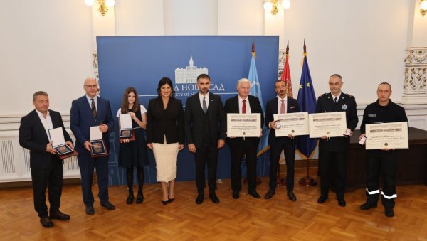 ПРИЗНАЊА ЗА НАЈЗАСЛУЖНИЈЕ ГРАЂАНЕ: У Новом Саду додељене Октобарске награде и Новембарска повеља ПРИЗНАЊА ЗА НАЈЗАСЛУЖНИЈЕ ГРАЂАНЕ: У Новом Саду додељене Октобарске награде и Новембарска повеља