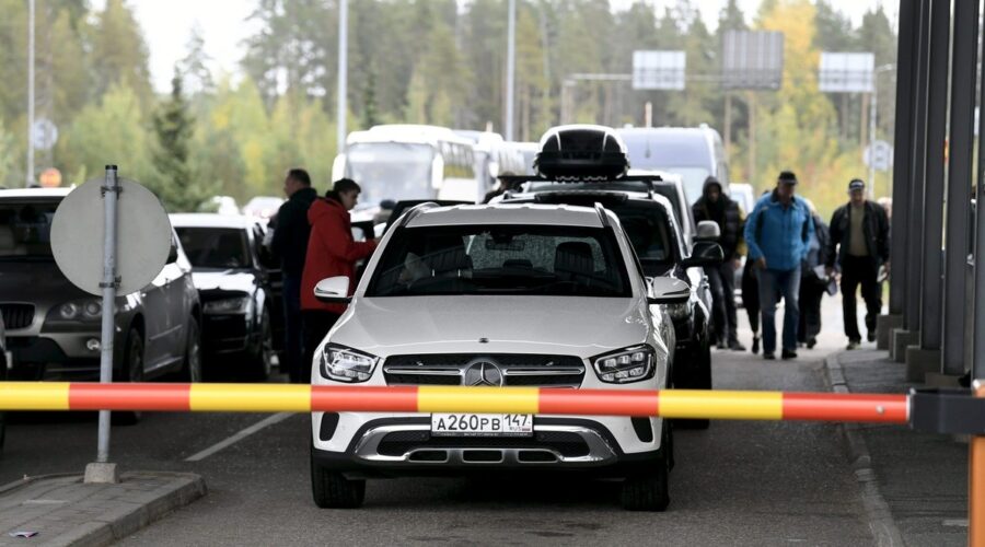 U Rusiji zavladala panika! Na granice pristiže na hiljade ljudi, atmosfera na ivici eksplozije: “Putin bi mogao da dobije malo šta sem kovčega”