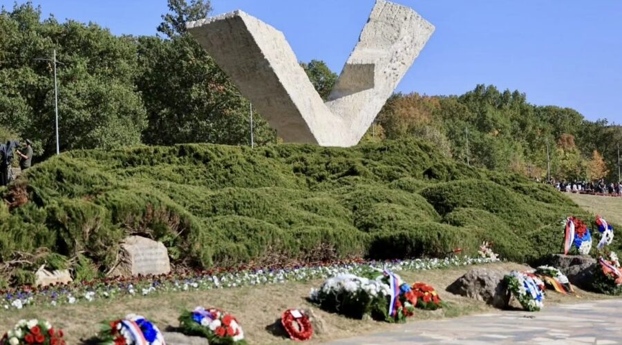 U Šumaricama obeležen veliki školski čas: Sećanje na nevine žrtve kragujevačke tragedije