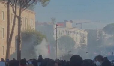 U TIRANI DIVLjACI PALE AMBASADU RUSIJE: Divljaci uništavaju sve pred sobom, razorili diplomatsko predstavništvo (VIDEO)