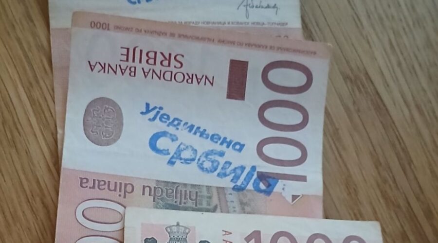 “UJEDINJENA SRBIJA” IZ BANKOMATA: U Novom Sadu bankomat izbacio novčanice sa izbornim sloganom SNS!
