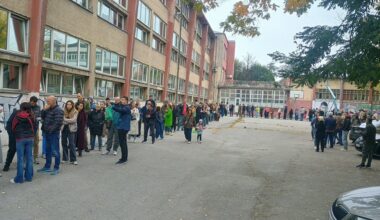 (UŽIVO) Danas se glasa, vanredni parlamentarni izbori u Srbiji, veliki redovi ispred biračkih mesta u Beogradu i Novom Sadu, dijaspori… | Srpska dijaspora