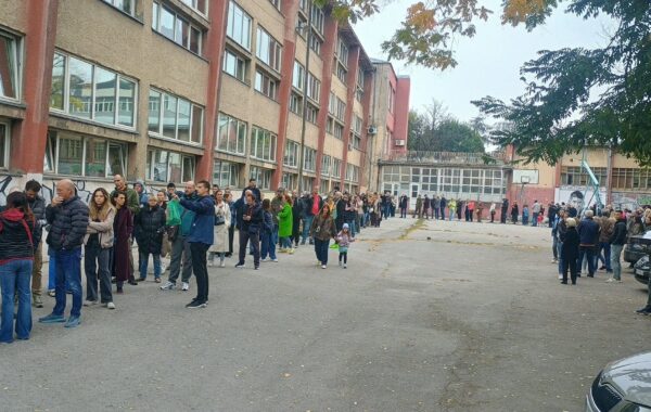 (UŽIVO) Danas se glasa, vanredni parlamentarni izbori u Srbiji, veliki redovi ispred biračkih mesta u Beogradu i Novom Sadu, dijaspori… | Srpska dijaspora