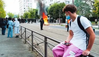 Učenik ostao bez šake, Francuska suspendovala šok-granate na protestima | Srpska dijaspora