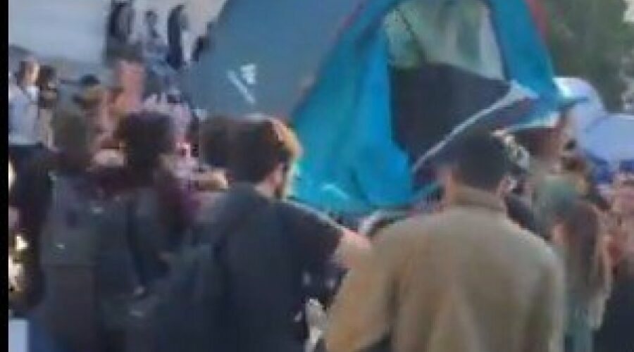 Učesnici protesta zbog stambene krize postavili šatore na centralnom trgu