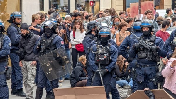 ХАОС У ФРАНЦУСКОЈ: Ухапшено више од 6.000 људи, повређен 761 полицајац ХАОС У ФРАНЦУСКОЈ: Ухапшено више од 6.000 људи, повређен 761 полицајац