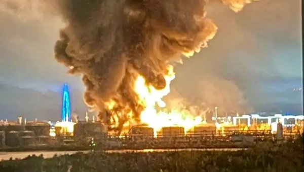 САНКТ ПЕТЕРБУРГ У ПЛАМЕНУ: Украјинске снаге погодиле нафтни терминал, дата центар и мост (ВИДЕО)