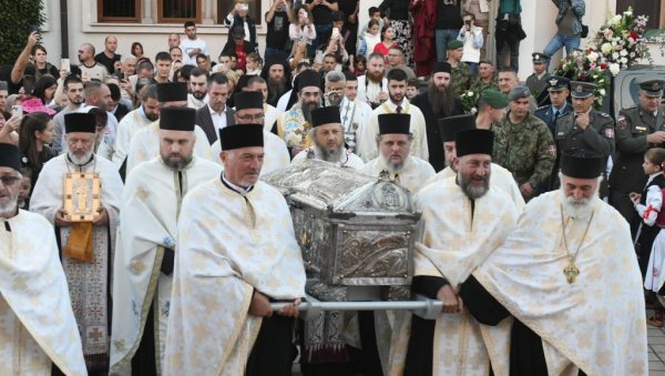 ДУХОВНИ ПРАЗНИК ГРАДА НА ИБРУ: Уз свечану литију мошти преподобне Анастасије Српске дочекане у Краљеву