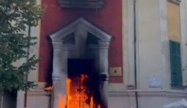 VARVAVI UNIŠTAVAJU TIRANU, ZAPALILI ZGRADU MINISTARSTVA ŽIVOTNE SREDINE: Pogledajte jezive snimke – Ovako izgleda rušenje države (VIDEO)
