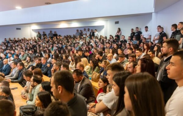 VAŽNO OBAVEŠTENjE ZA STUDENTE: Produžen rok za prijavu za kredite i stipendije, evo do kada možete da konkurišete