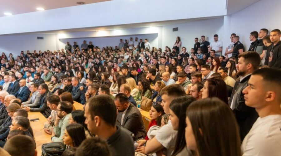 VAŽNO OBAVEŠTENjE ZA STUDENTE: Produžen rok za prijavu za kredite i stipendije, evo do kada možete da konkurišete
