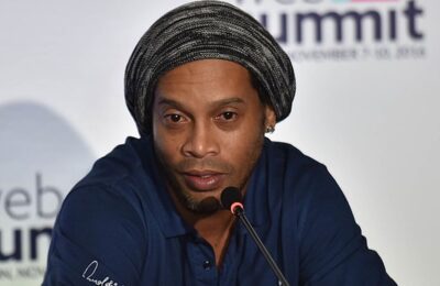 VEST KOJU NIKO NIJE OČEKIVAO: Ronaldinjo se vraća iz penzije i ponovo obuva kopačke posle 11 godina!