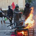 VIDEO Demonstranti ponovo preplavili Tiranu, Rama najavio nove mere protiv protesta