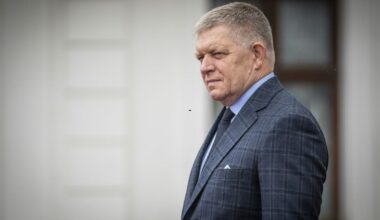 VUČIĆEV SPECIJALNI GOST OSTAO KOD KUĆE: Fico otkazao dolazak na miting SNS u Areni!