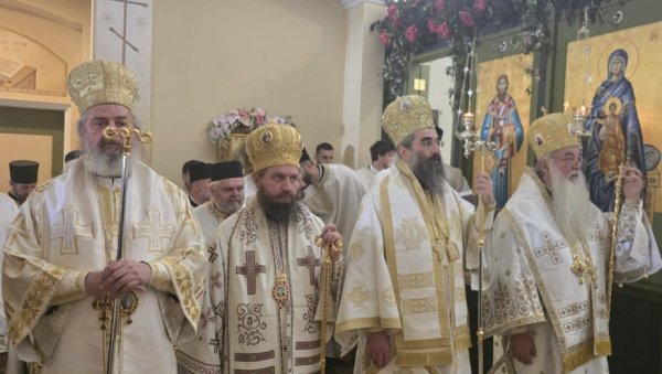 ВЕЛИКИ ДАН ЗА СРБЕ У АУСТРАЛИЈИ! Патријарх освештао капелу, у олтар положене мошти Светог краља Стефана Дечанског (ФОТО) ВЕЛИКИ ДАН ЗА СРБЕ У АУСТРАЛИЈИ! Патријарх освештао капелу, у олтар положене мошти Светог краља Стефана Дечанског (ФОТО)