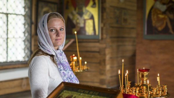 ВЕРНИЦИ ДАНАС СЛАВЕ СВЕТУ ТЕКЛУ: Један сусрет променио је њен живот заувек