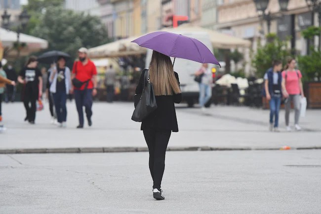Vremenska prognoza za petak, 30. oktobar 2026: Pretežno oblačno, mestimično sa kišom
