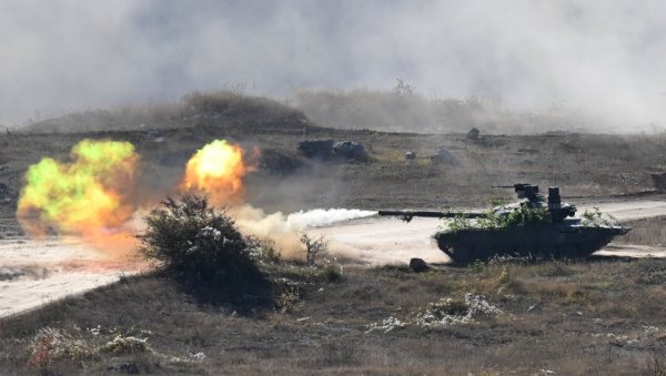ПОГЛЕДАЈТЕ - СРПСКИ ОКЛОПЊАЦИ НА БРАНИКУ ОТАЏБИНЕ: Елитни тенкисти показали застрашујуће могућности тенка Т-72МС (ФОТО/ВИДЕО)