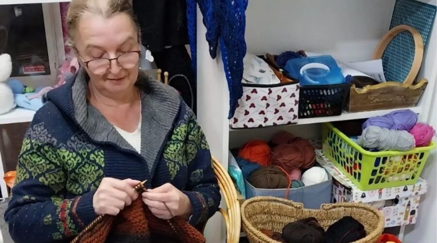 ZAMENILA BELI MANTIL PLETIVOM: Novosađanka Ružica već deset godina uspešno čuva stare zanate!