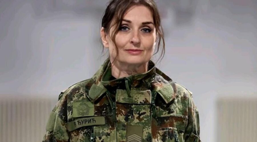 ŽENA KOJA NE ZNA ZA STRAH: Pripadnica 63. padobranske brigade oborila državni rekord skokom sa 9.205 metara!