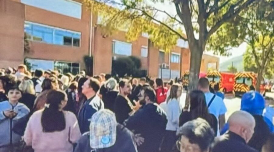 Za sada se pucnjava u francuskoj školi ne dovodi u vezu s aktuelnim protestima