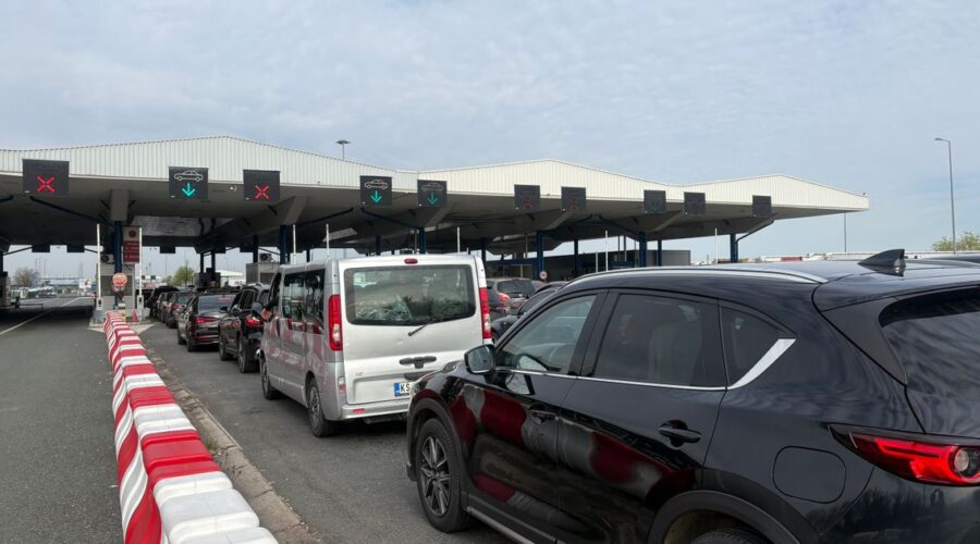 Zabeležena zadržavanja teretnjaka na graničnim prelazima, na Batrovcima i 10 sati