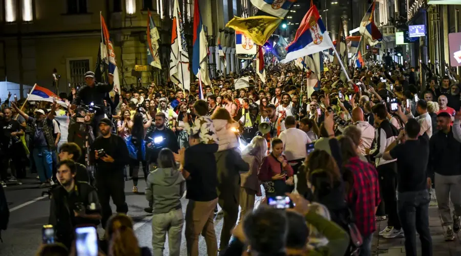“Zidovi padaju, režimi padaju – uz vas smo”: Evropske demokrate o jučerašnjem dočeku studenata i građana u Beogradu