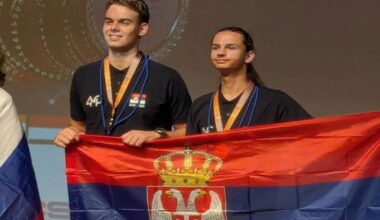 „ANDREJ, NISI SAM, RAŠKA JE UZ TEBE“: Studenti stali uz zlatnog olimpijca privedenog zbog platforme za spiskove SNS botova!