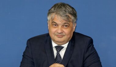 „DAVAO 30 MILIONA EVRA GODIŠNJE ZA SNIMANJE FILMOVA I SERIJA BEZ JAVNOG POZIVA“: Filmski reditelji traže smenu Vladimira Lučića i hitnu reviziju poslovanja Telekoma!