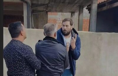 „GURALI SU NAS, ŠUTIRALI I GAĐALI KAMENICAMA“: Novinari napadnuti na biračkom mestu u Pavlovcu, policija nije reagovala! (VIDEO)