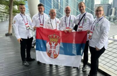 „MOJ KOREN JE NA DRINI, A KROŠNJA POD TROPSKIM SUNCEM“: Srpski kuvar iz Loznice postao šef restorana u Singapuru, goste dočekuje uz pogaču i so! (FOTO)