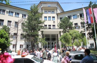 NAJBOLJI STUDENTI MEDICINE NA METI NAPREDNJAKA: Učestvovali u blokadama, a sada ih vlast kažnjava uskraćivanjem posla!